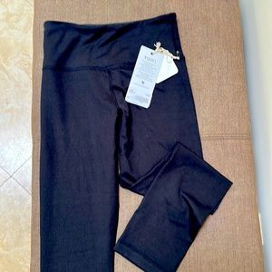 Vuori. The rise. The shine leggings.